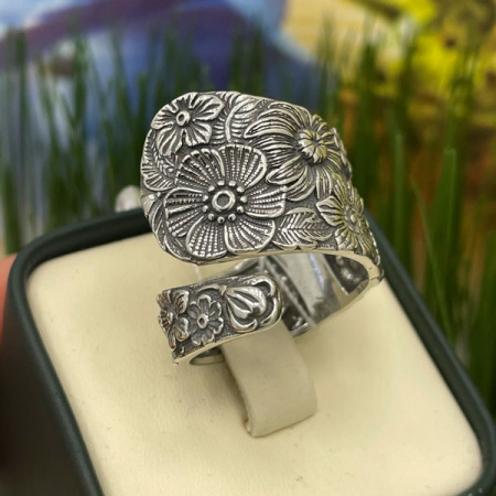 Серебряное кольцо Лютики