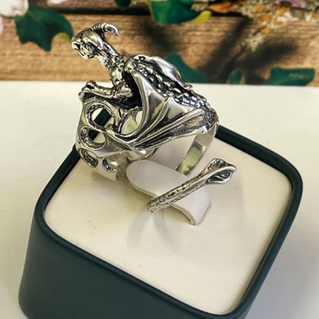 Серебряное кольцо Драконище